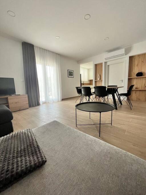 Blue Apartment With Shared Pool 斯普利特 外观 照片