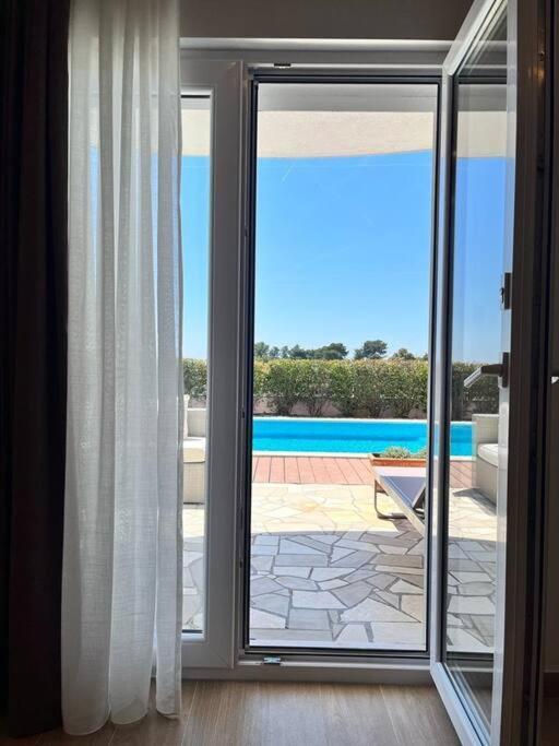 Blue Apartment With Shared Pool 斯普利特 外观 照片