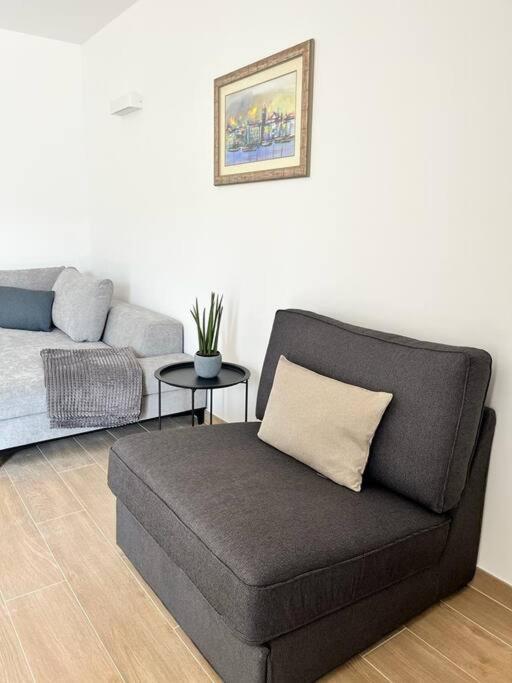 Blue Apartment With Shared Pool 斯普利特 外观 照片