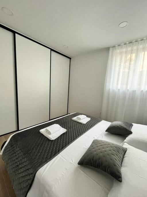 Blue Apartment With Shared Pool 斯普利特 外观 照片