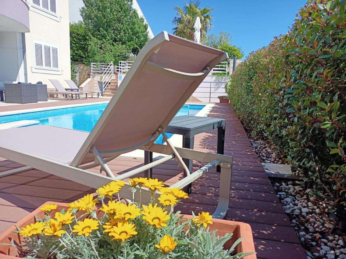 Blue Apartment With Shared Pool 斯普利特 外观 照片
