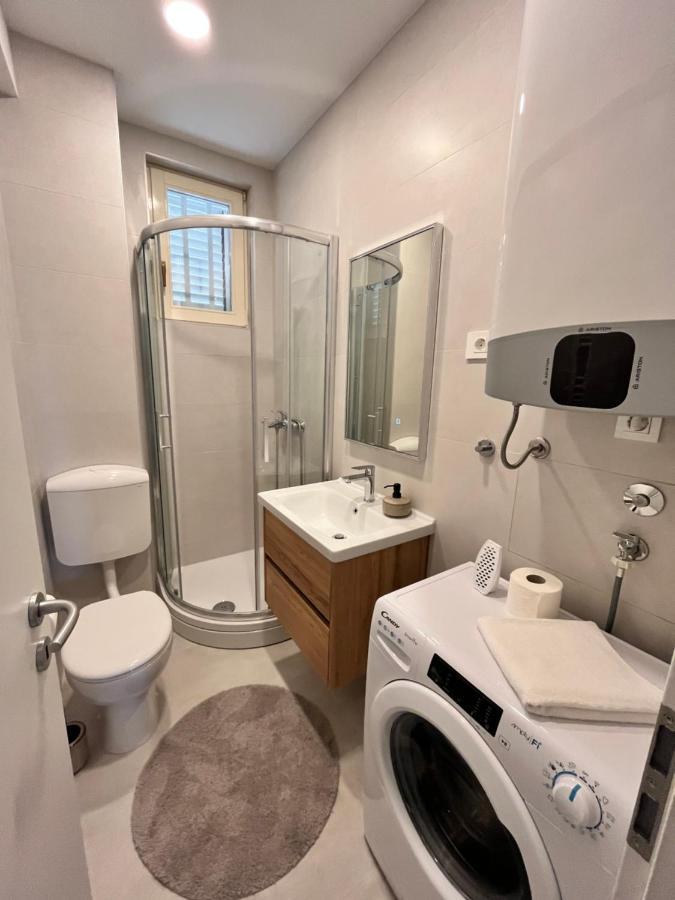 Blue Apartment With Shared Pool 斯普利特 外观 照片