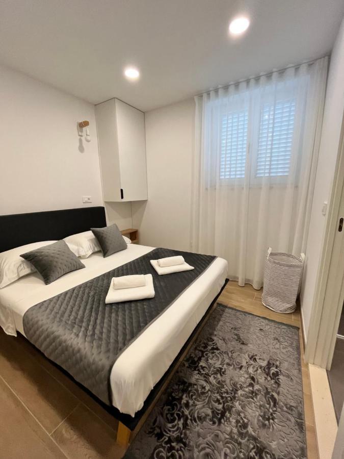 Blue Apartment With Shared Pool 斯普利特 外观 照片